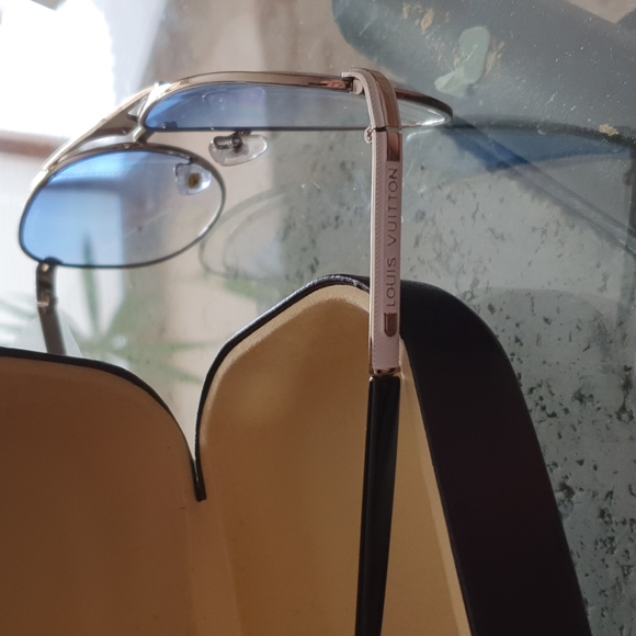 New  LV sunglasses - Picture 3 of 3